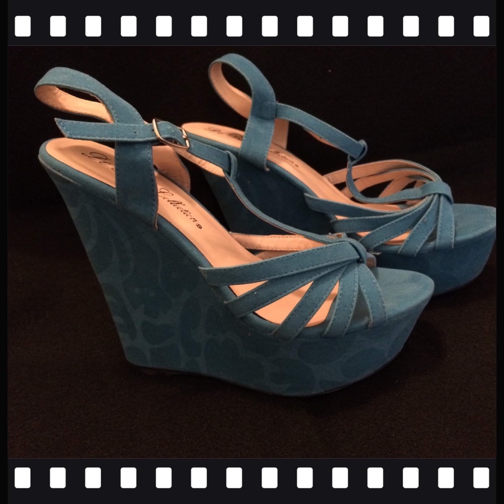Sexy Vintage look blue wedges!